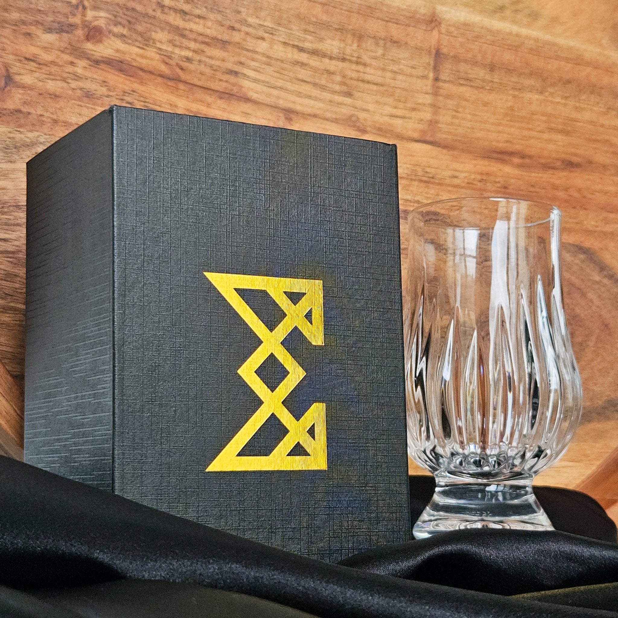 Linear Crystal Nosing Glass